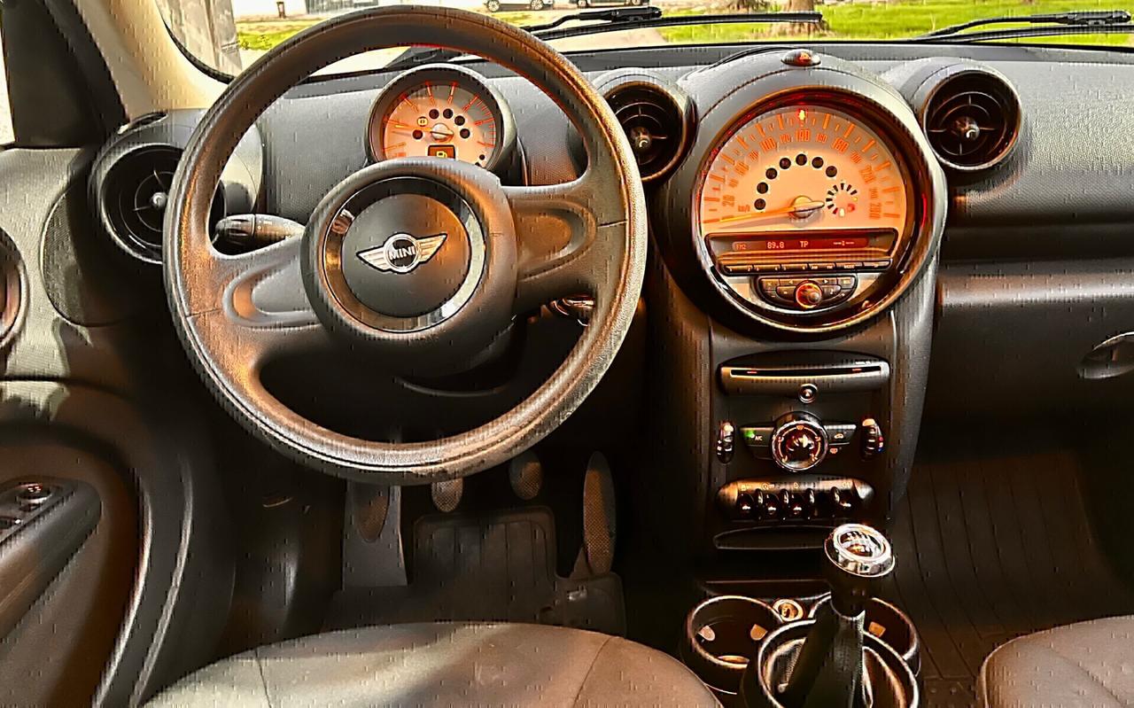 Mini Cooper D Countryman 1.6 ,cerchi in lega ,clima,ecc.