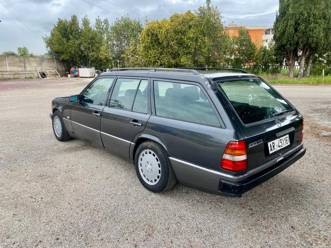 Mercedes-benz E 200 MERCEDES E 200 W124 TE