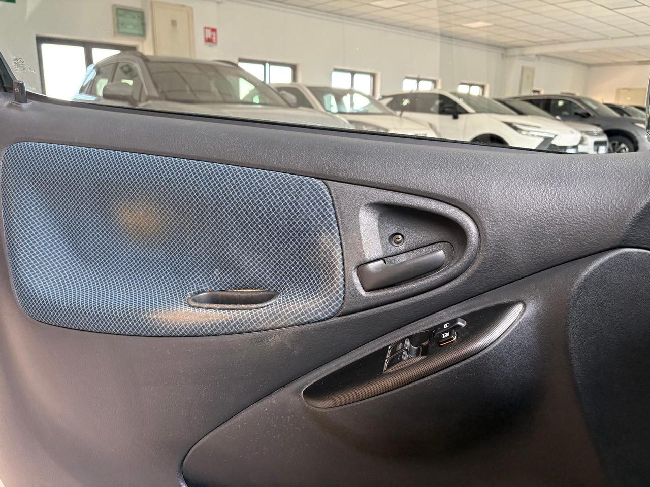 Toyota Yaris 3p 1.0 Sol Blue