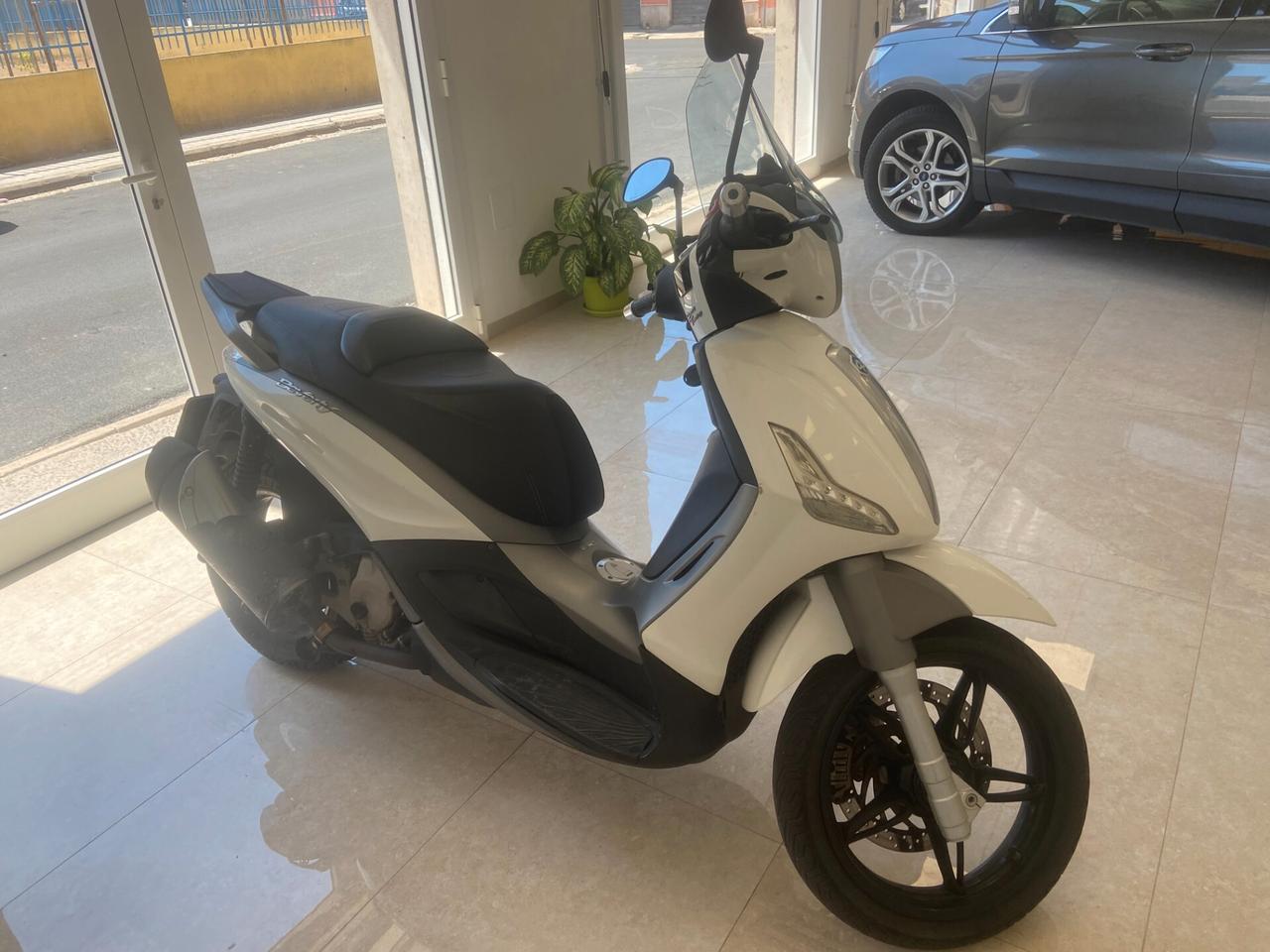 Piaggio Beverly 350