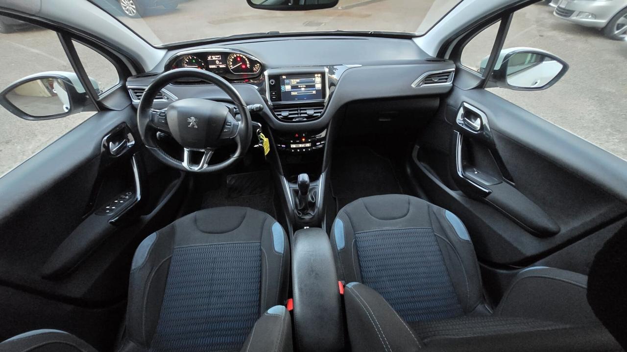 Peugeot 208 PureTech 82 5 porte Allure Neopatentati