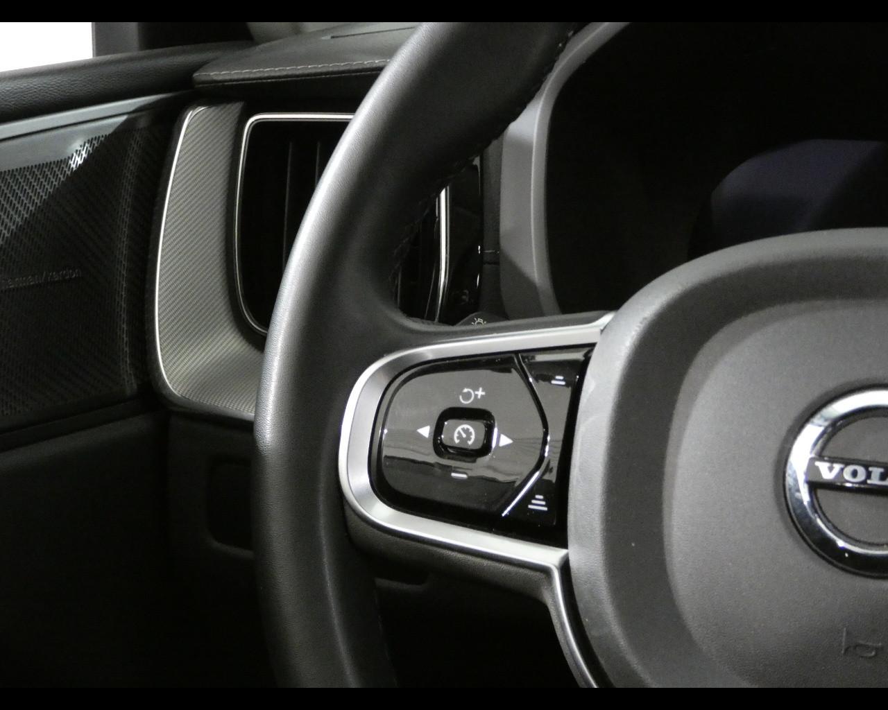 VOLVO XC60 (2017-->) - XC60 B4 (d) AWD automatico Ultimate Dark