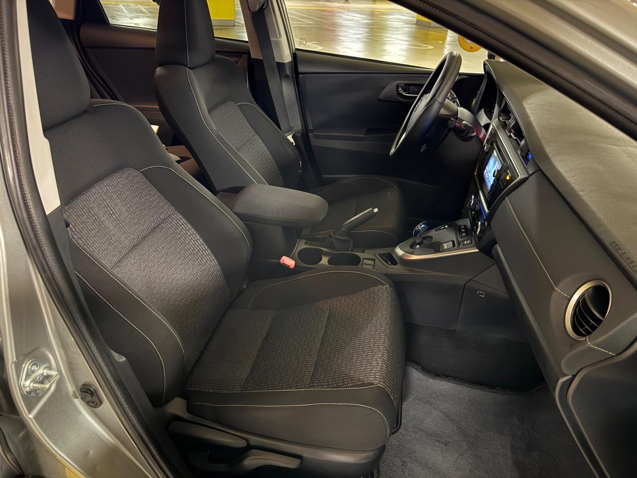 Toyota Auris Touring 1.8 Hybrid