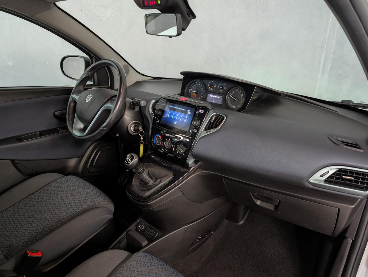 Lancia Ypsilon 1.0 Hybrid 70cv Gold