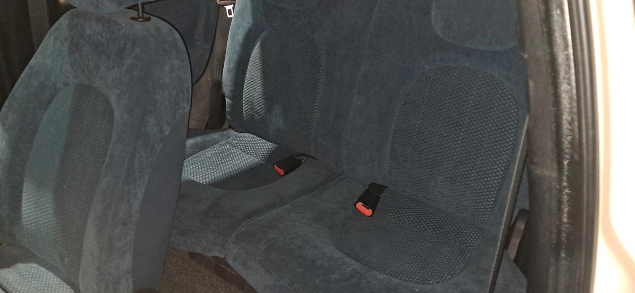 Lancia Ypsilon 1.2 16V Platino