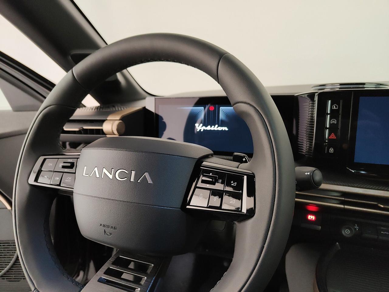 Lancia Ypsilon Hybrid e-DCT LX