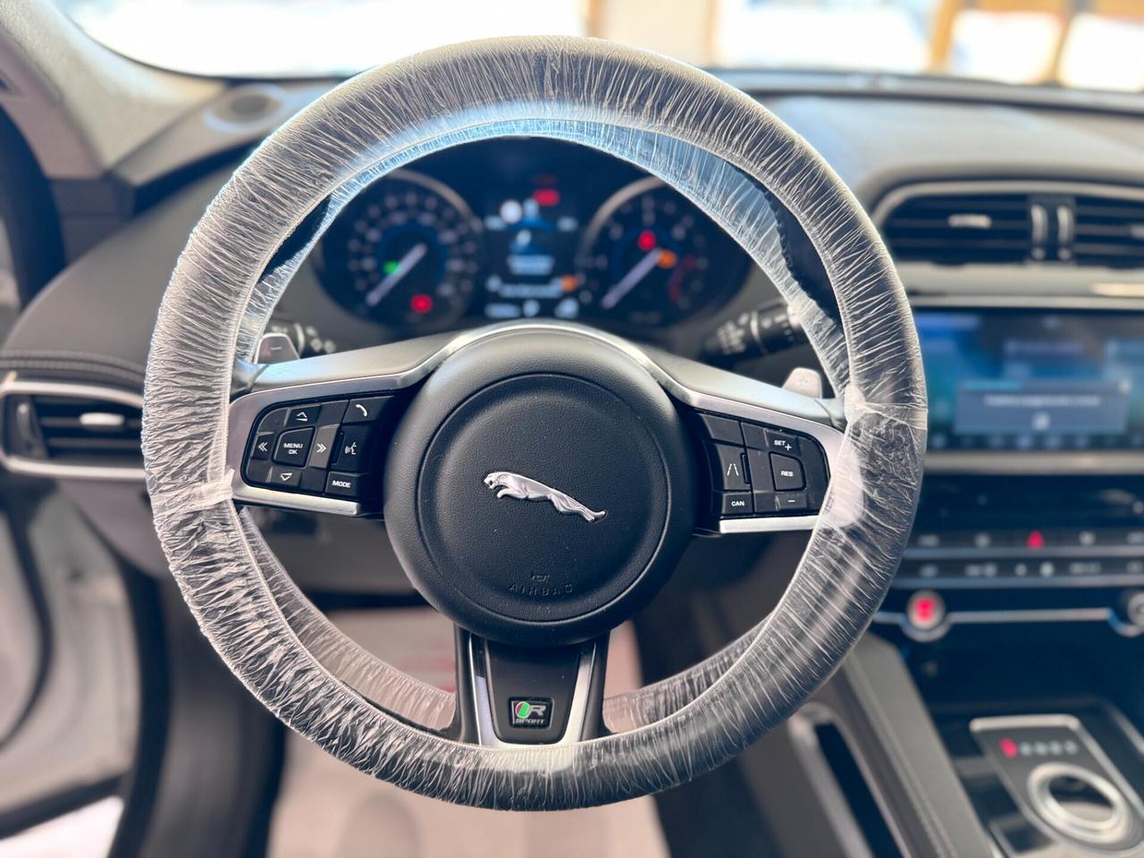 Jaguar F-Pace 2.0 D 180 CV AWD aut. R-Sport