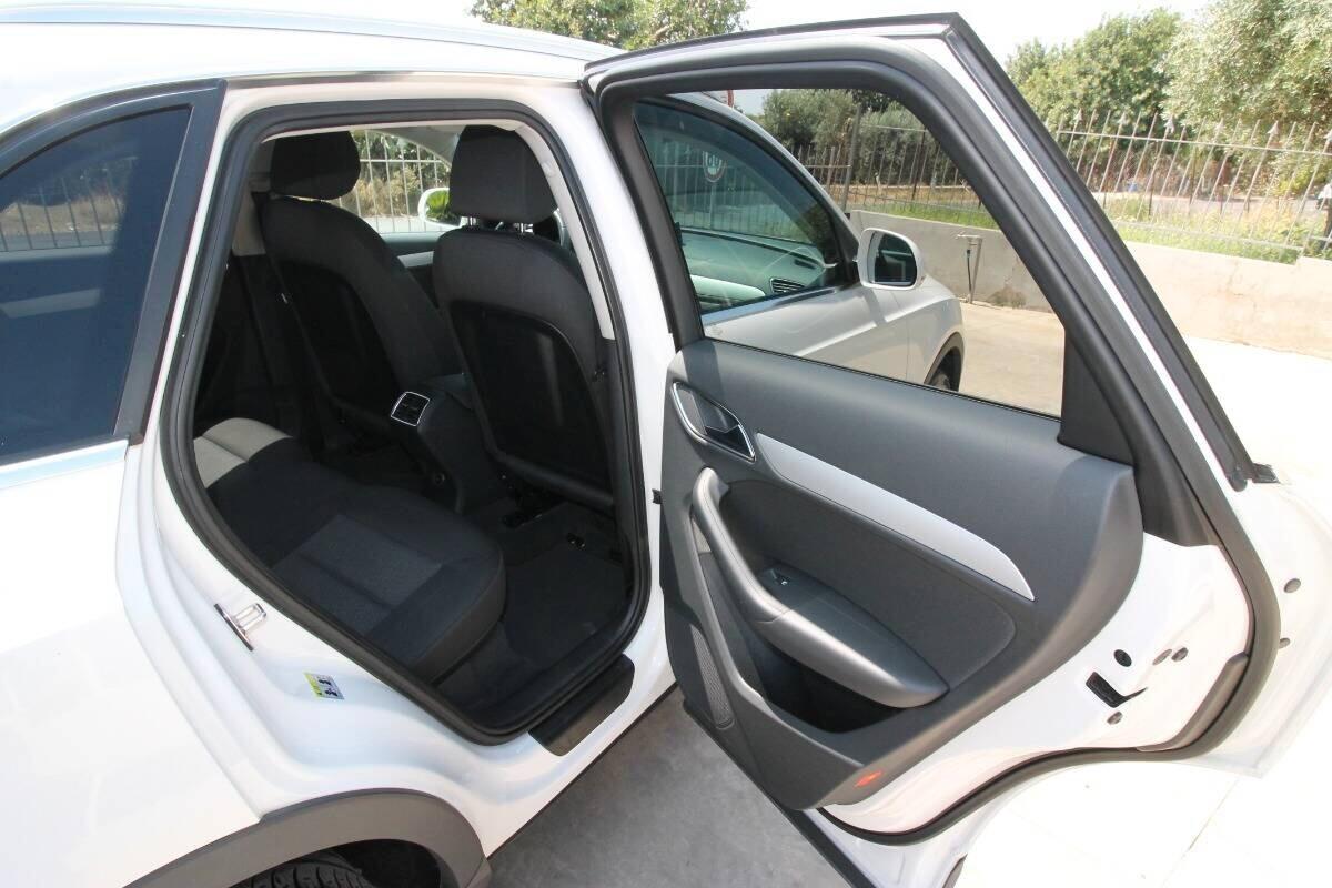 Audi Q3 2.0 TDI 120 CV Business|12.2015