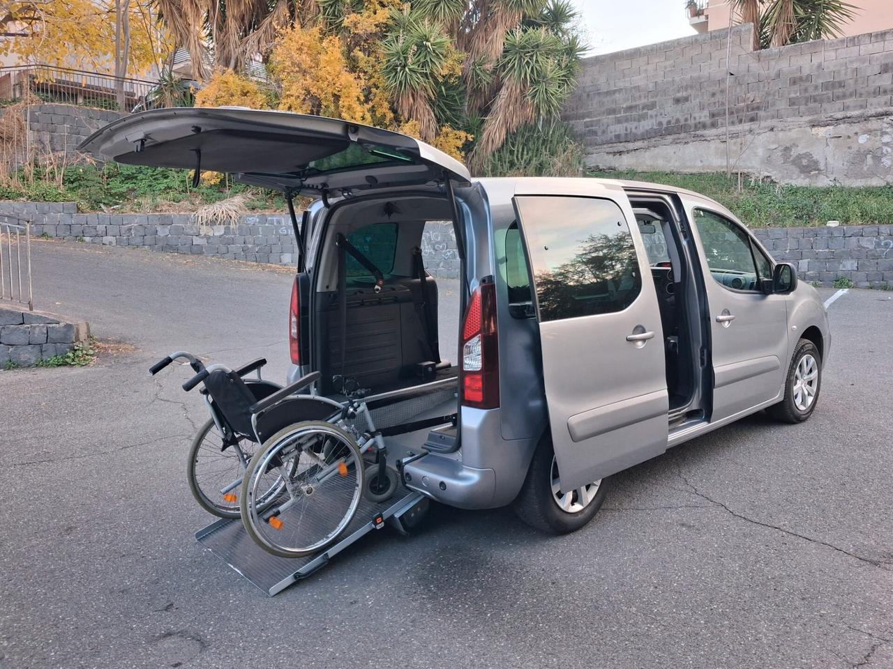 Peugeot Partner Pianale ribassato con rampa disabili in carrozzina