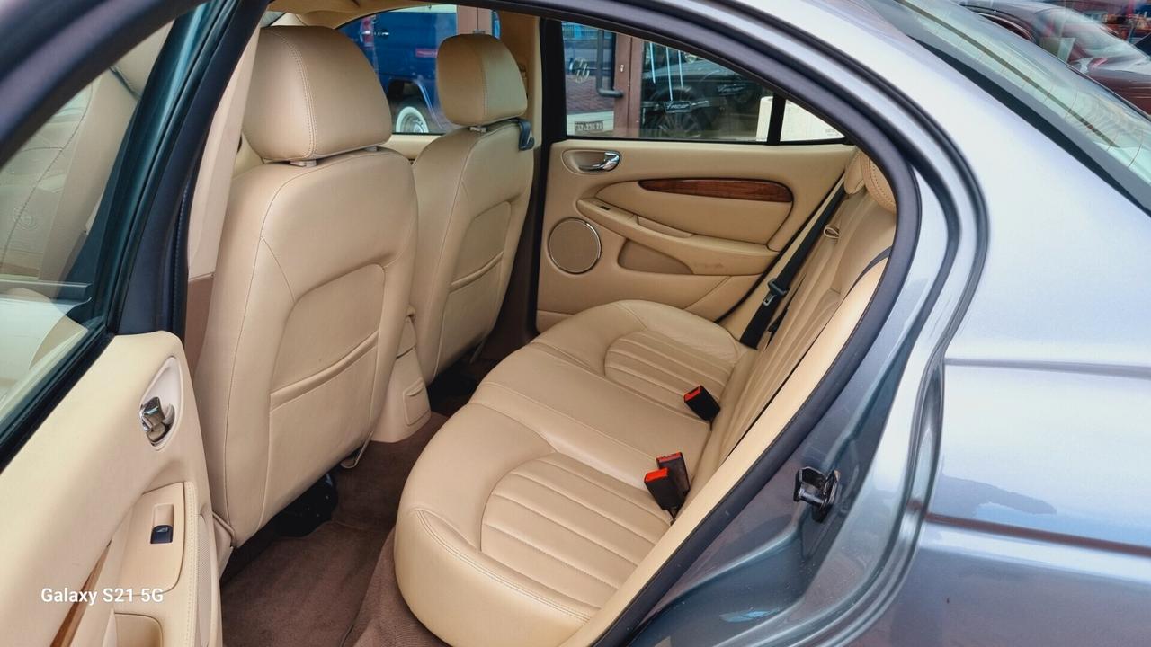 Jaguar X-Type 2.5 V6 24V cat Executive