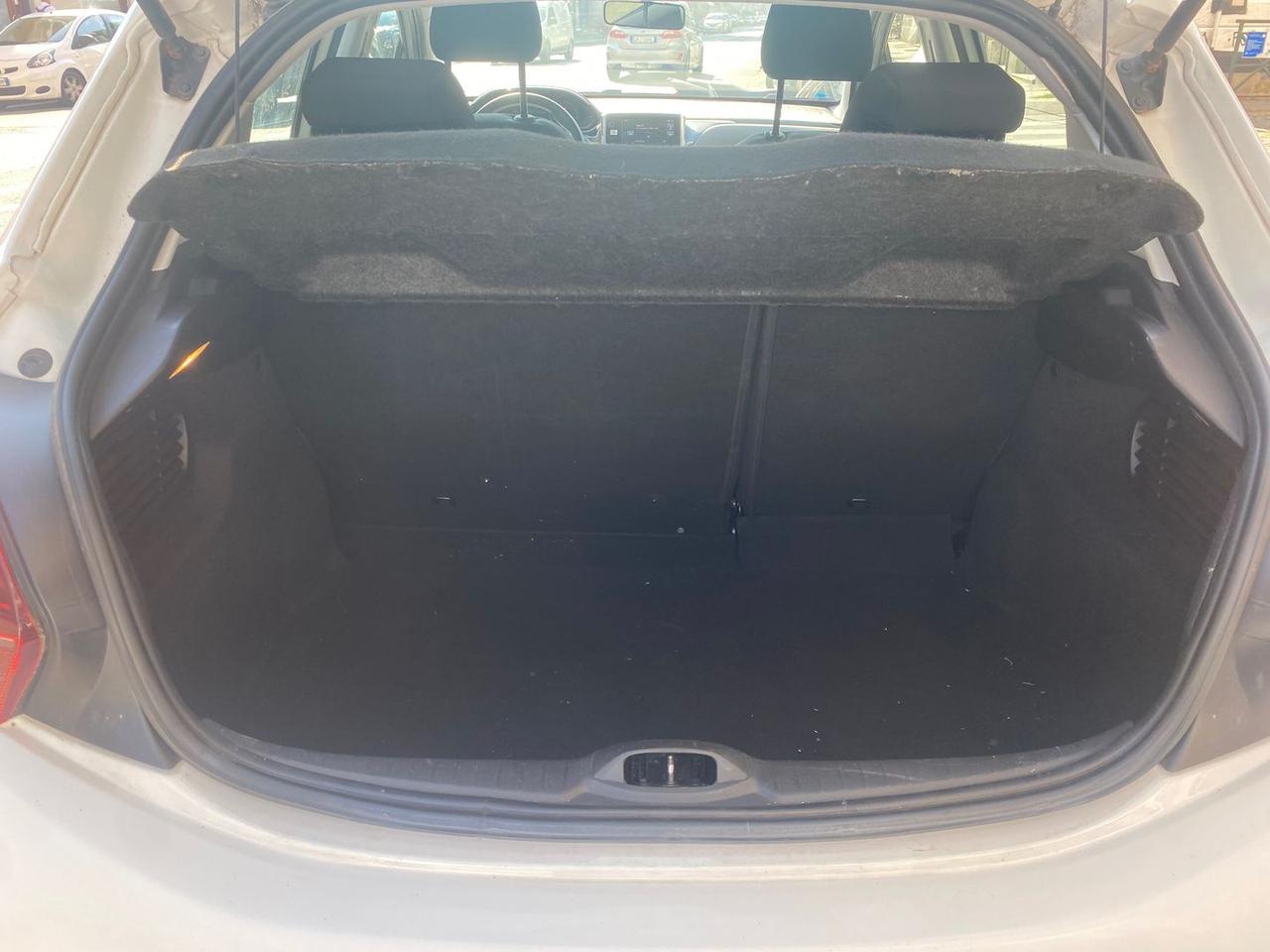 Peugeot 208 life #11893