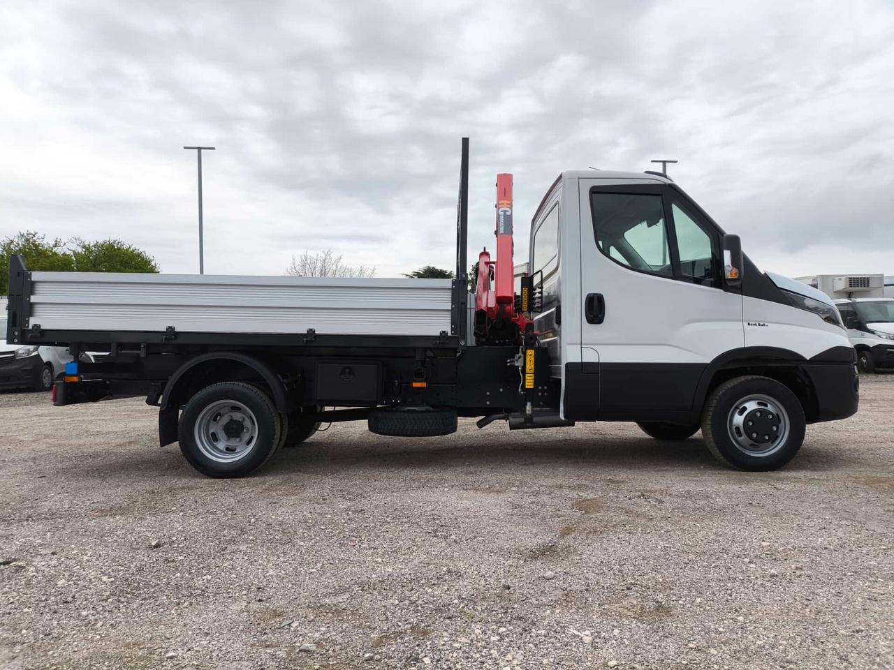 IVECO DAILY 35C16 RIBALTABILE TRILATERALE CON GRU' HC 33 RIF:5224
