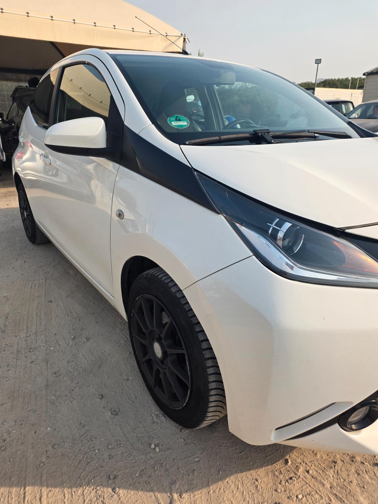 Toyota Aygo 1.0 VVT-i 69 CV 5 porte x-clusiv