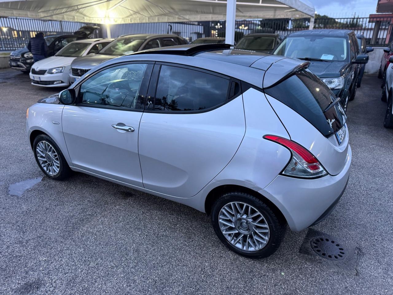 Lancia Ypsilon 1.2 69 CV Platinum Tetto + vernice bicolore