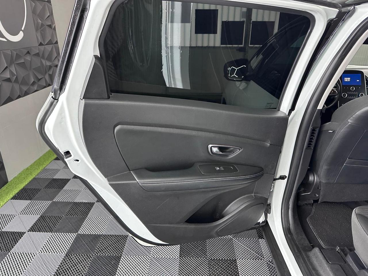 Renault Grand Scenic dCi 8V 110 CV Energy Sport Edition2