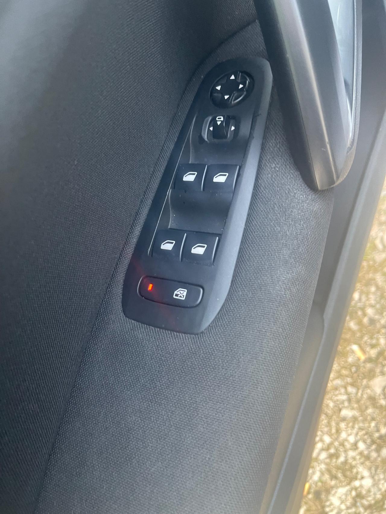 Peugeot 308 BlueHDi 100 S&S SW Business