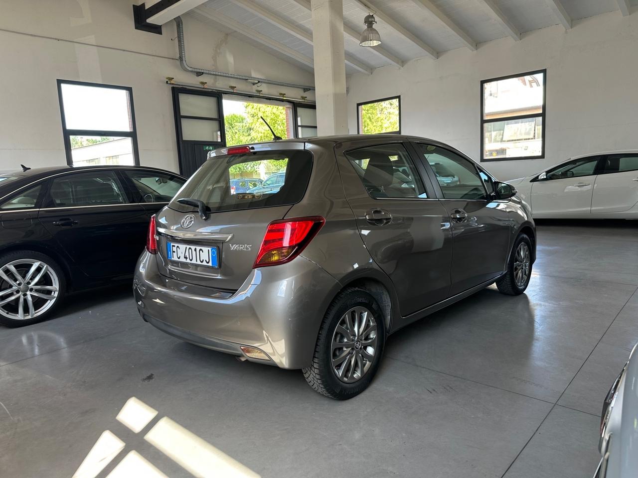 Toyota Yaris 1.0 5 porte Lounge