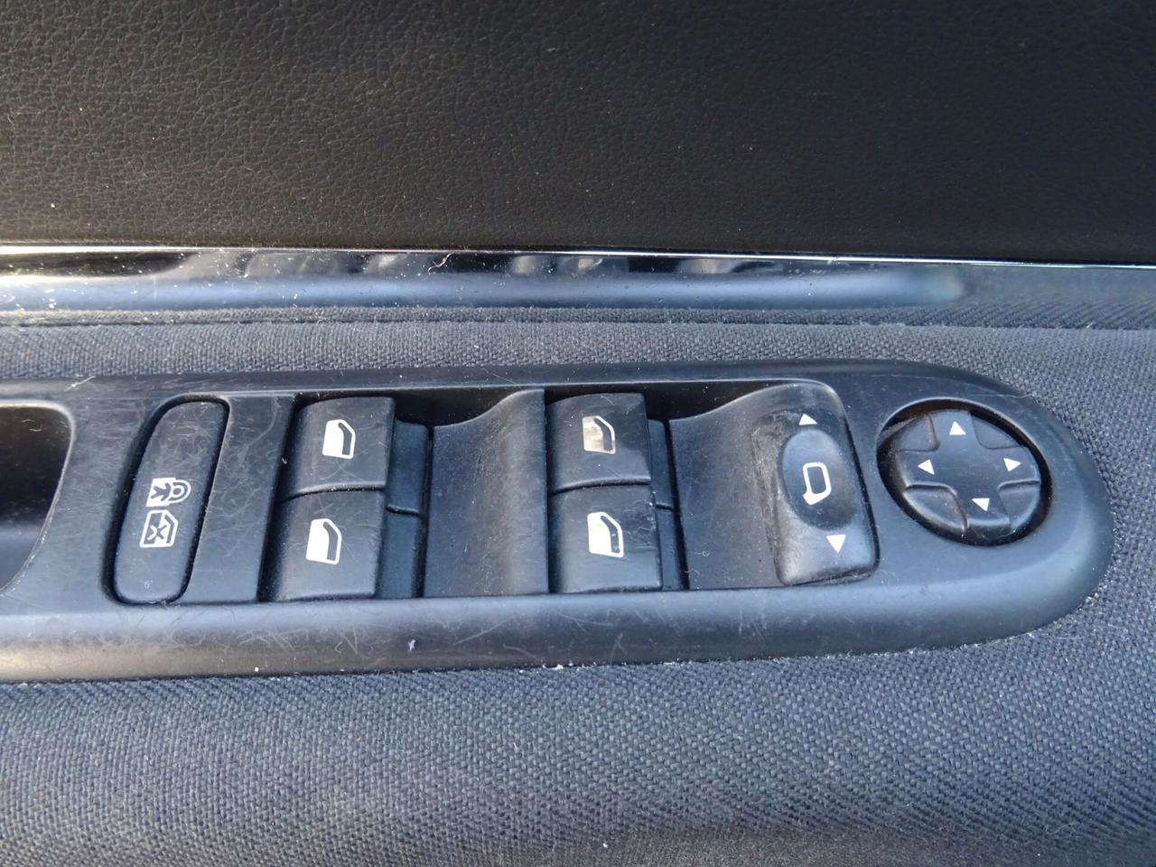 Peugeot 3008 1.6 HDi 115CV Business