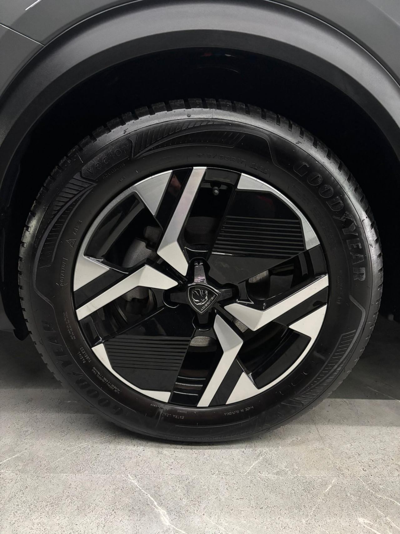 Peugeot 2008 1.2 PureTech 100 S&S Allure