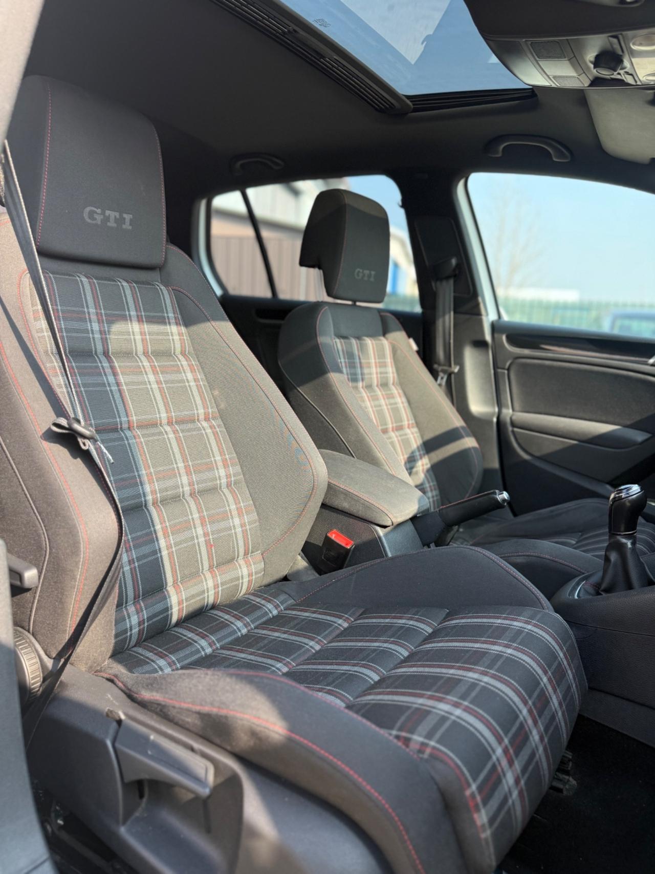 Volkswagen Golf GTI 2.0 TSI 5p.