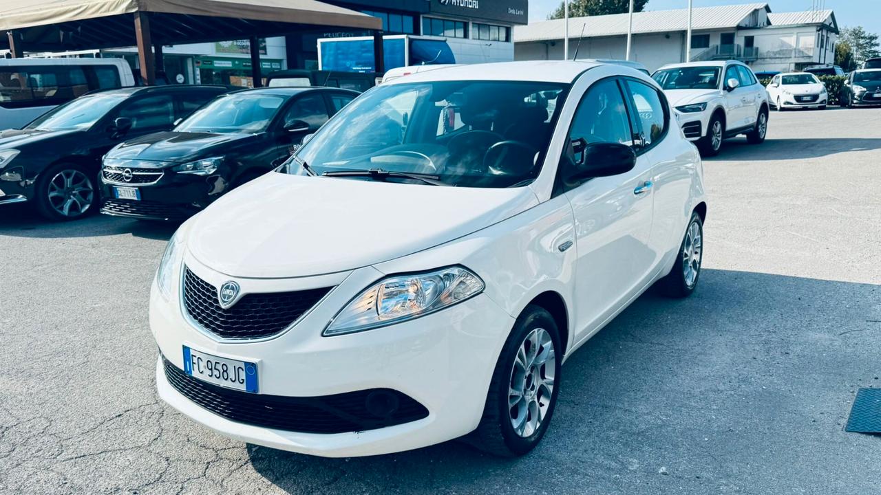 Lancia Ypsilon 1.2 69 CV 5 porte S&S Gold