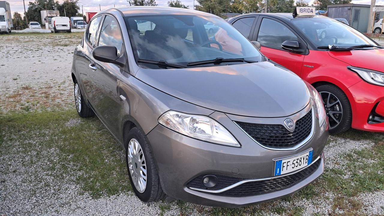 Lancia Ypsilon 1.2 69 CV 5 porte GPL Ecochic Silver