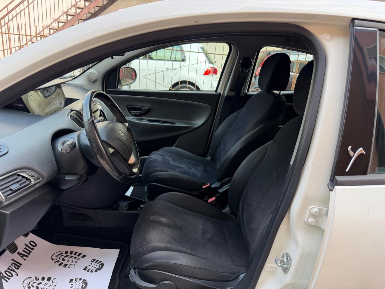 Lancia Ypsilon 1.2 69 CV Ok Neopatentati