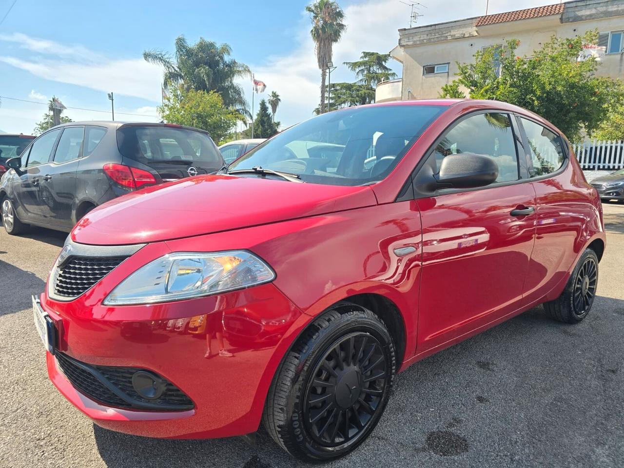 Lancia Ypsilon 1.0 FireFly 5 porte S&S Hybrid Ecochic