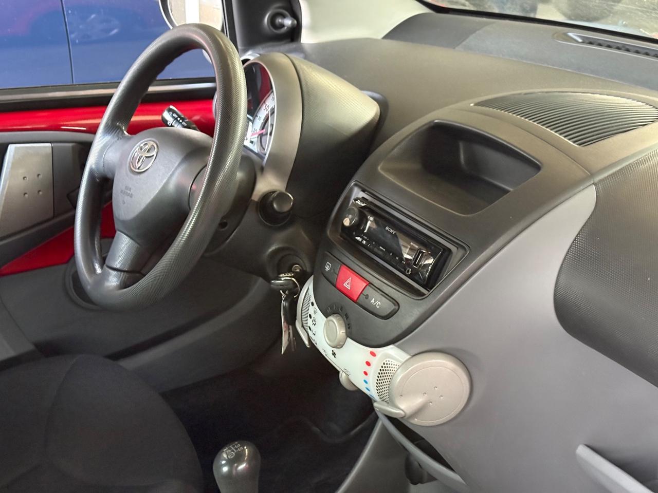 Toyota Aygo 1.0 12V VVT-i 5 porte Deep Ocean Connect