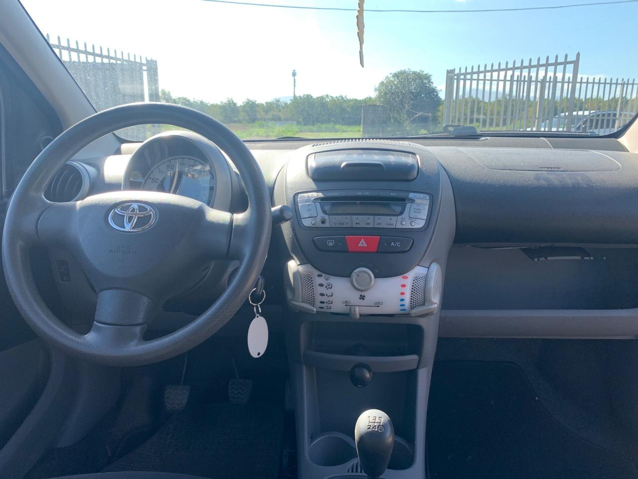 Toyota Aygo 1.0 68cv 5p - 2012