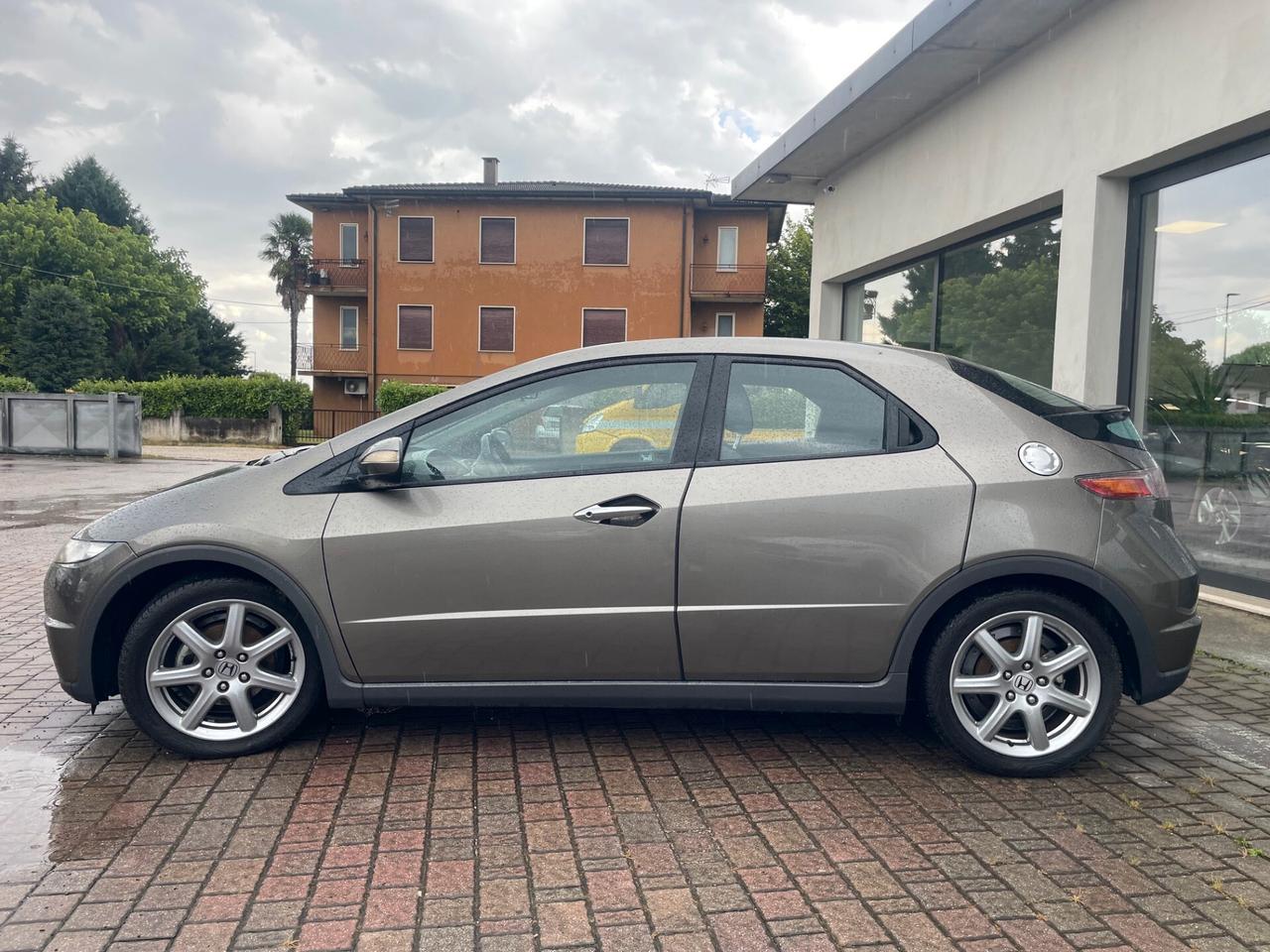 Honda Civic 1.8 i-VTEC 5p. Executive i-P