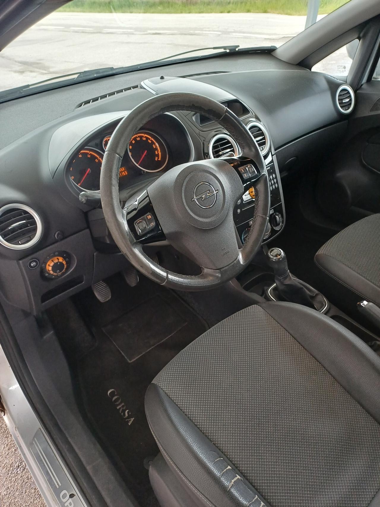 Opel Corsa 1.2 5 porte Easytronic Cosmo adatta a neopatentati