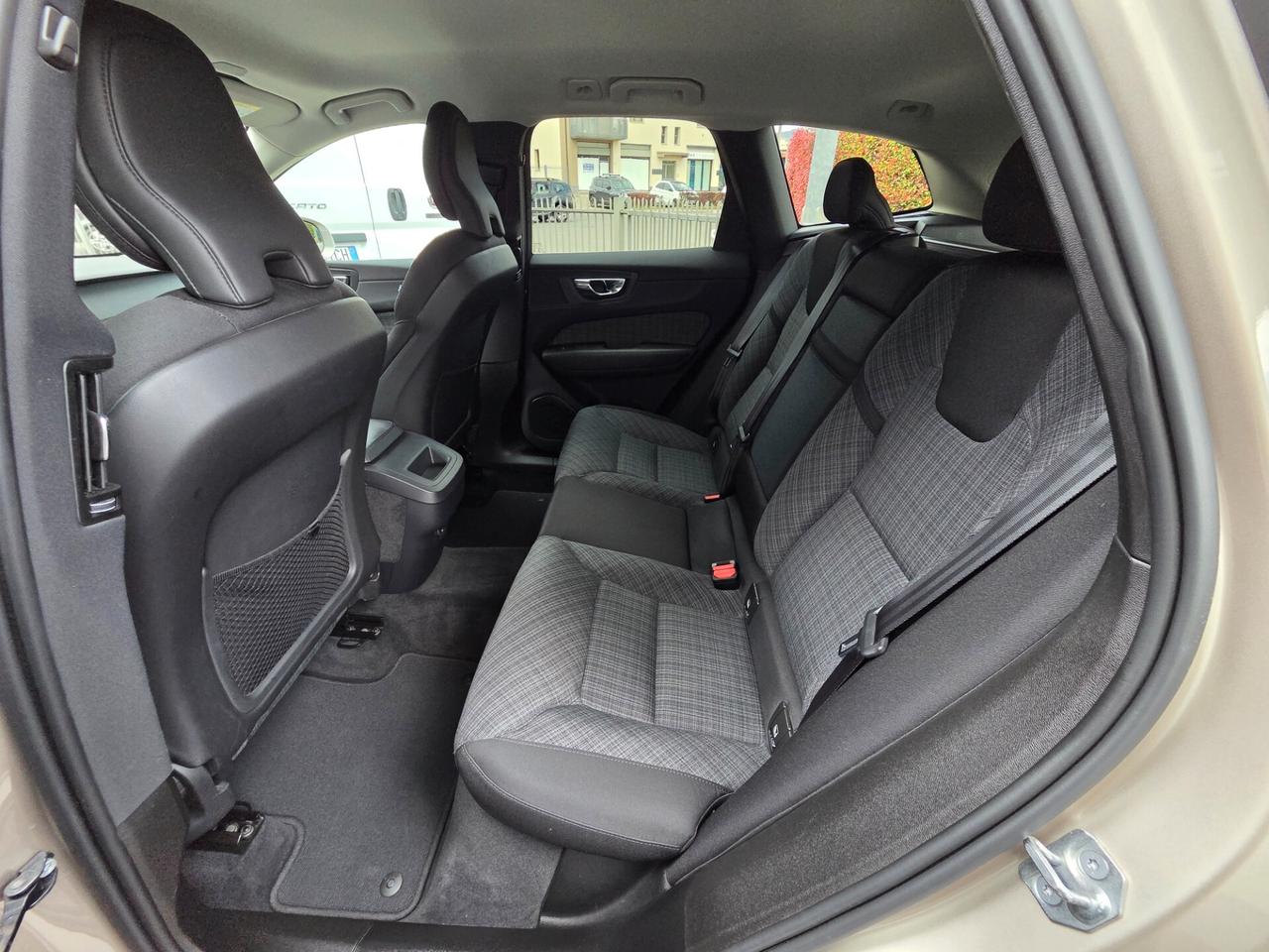 Volvo XC60 2.0 B4 BENZINA 197cv AUT. / SERVICE VOLVO!