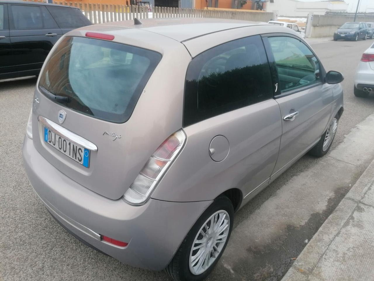 Lancia Ypsilon 1.3 MJT 75 CV Platino