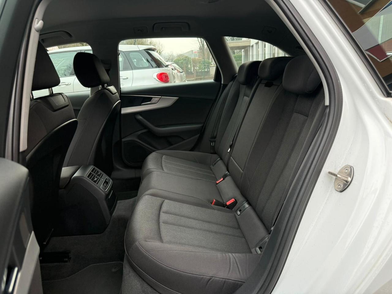 Audi A4 2.0 TDI 150 CV ultra S tronic Sport PROMO!