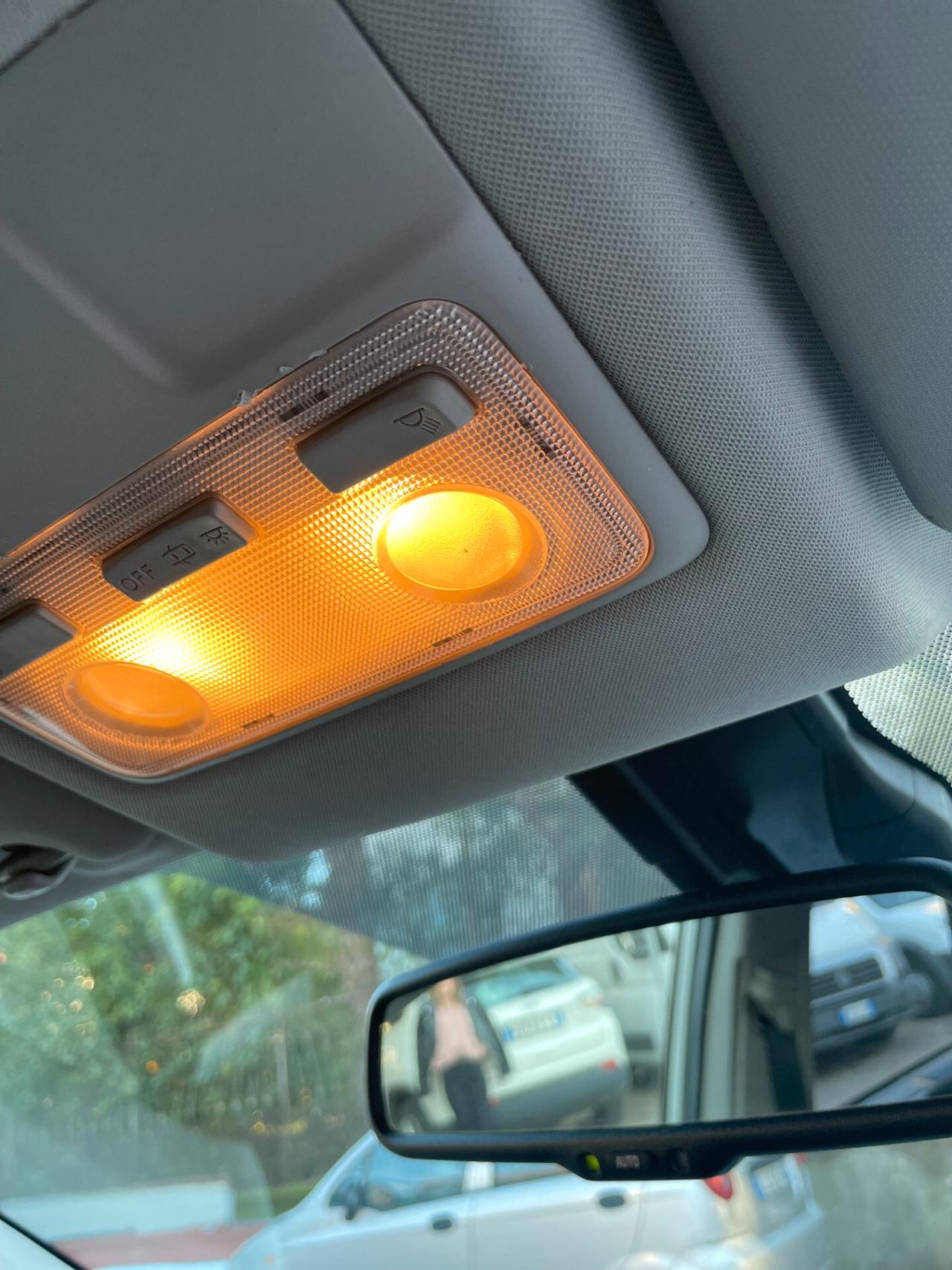 Toyota RAV 4 RAV4 2.0 D-4D 4WD Style White Ed.