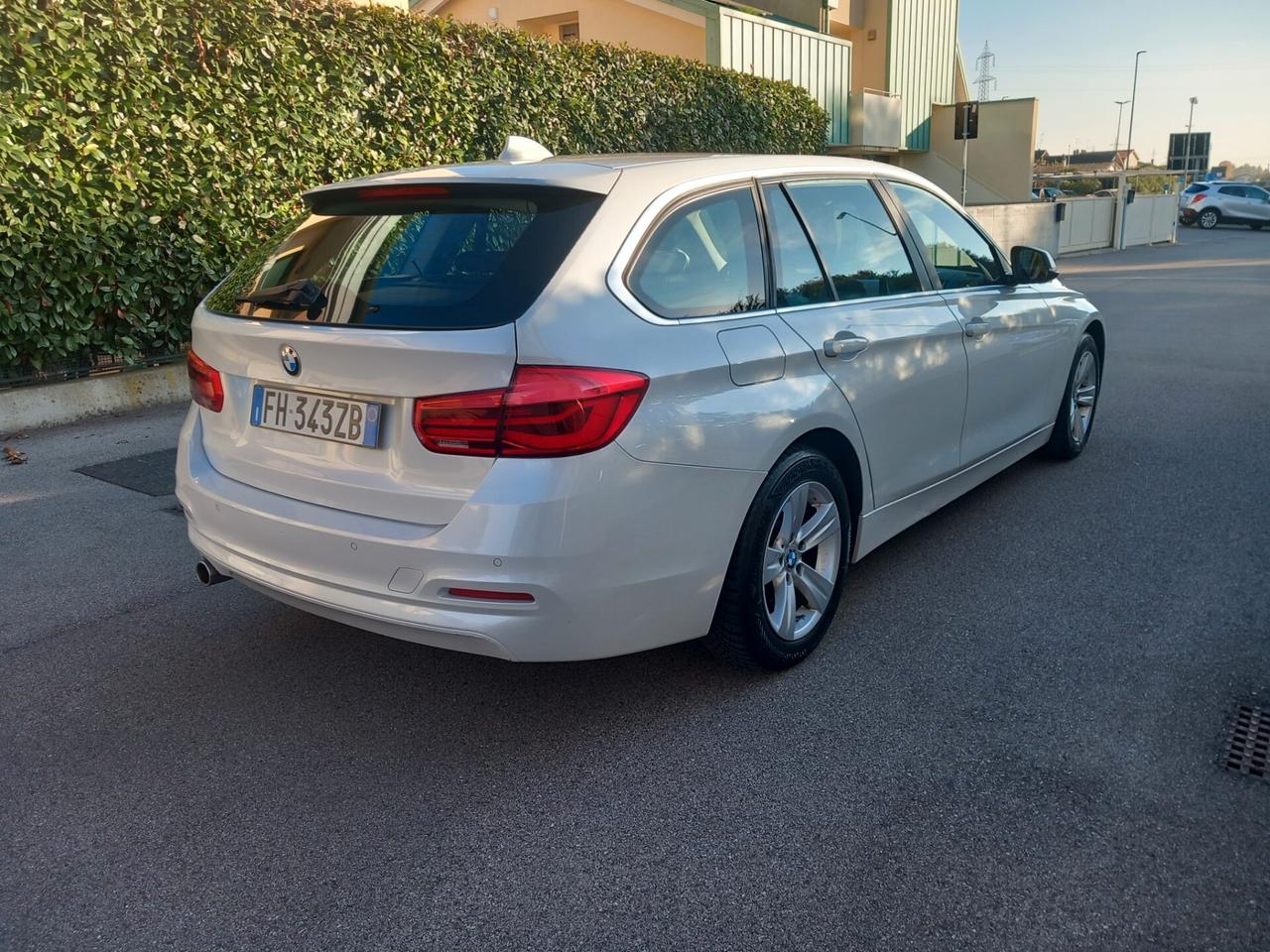 Bmw 318d 150 cv Touring Business Automatica tua a € 199 mese