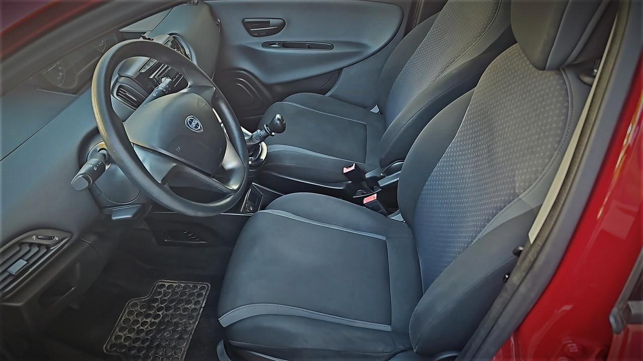 Lancia Ypsilon 1.2 69 CV 5 porte Neopatentati