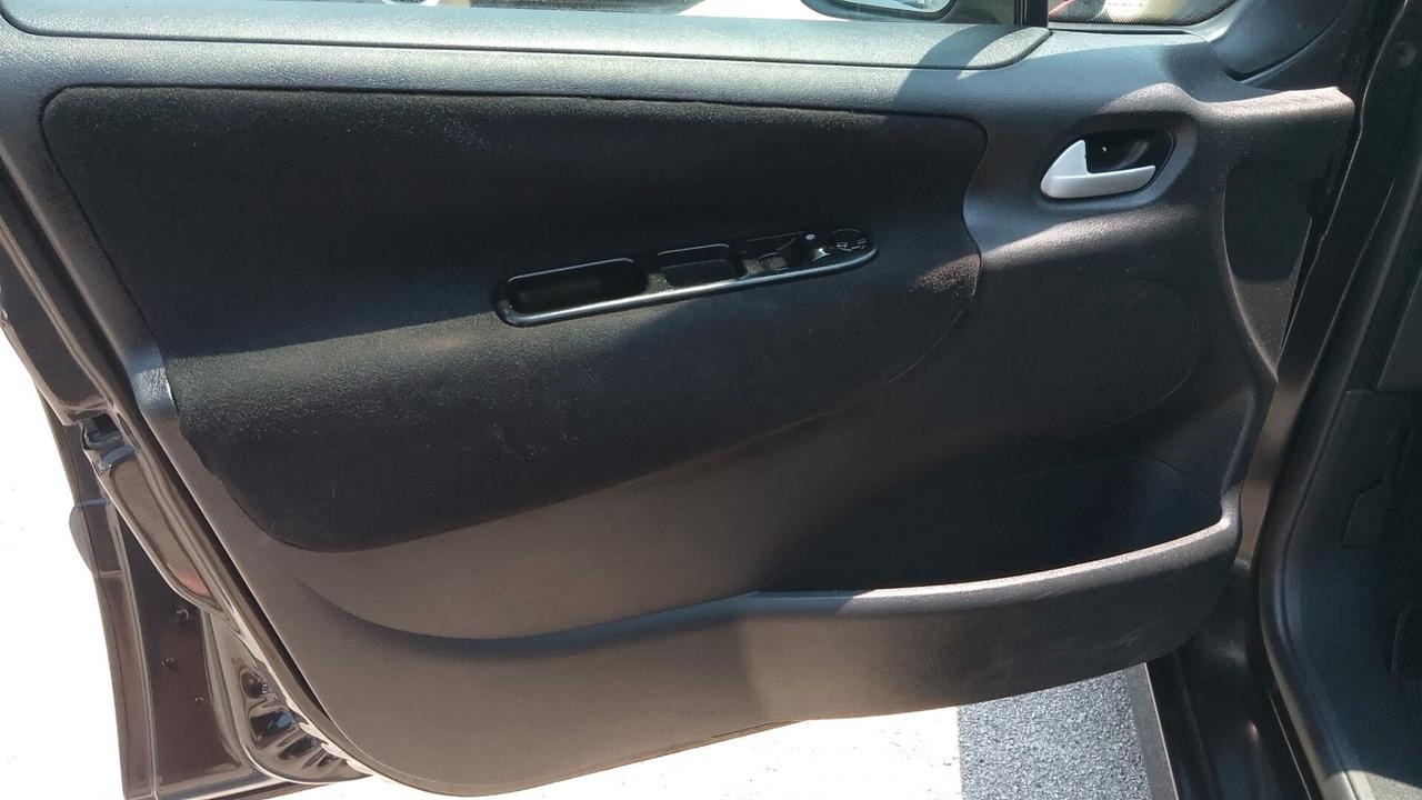 Lancia Ypsilon 1.4 benzina GPL neo patentati