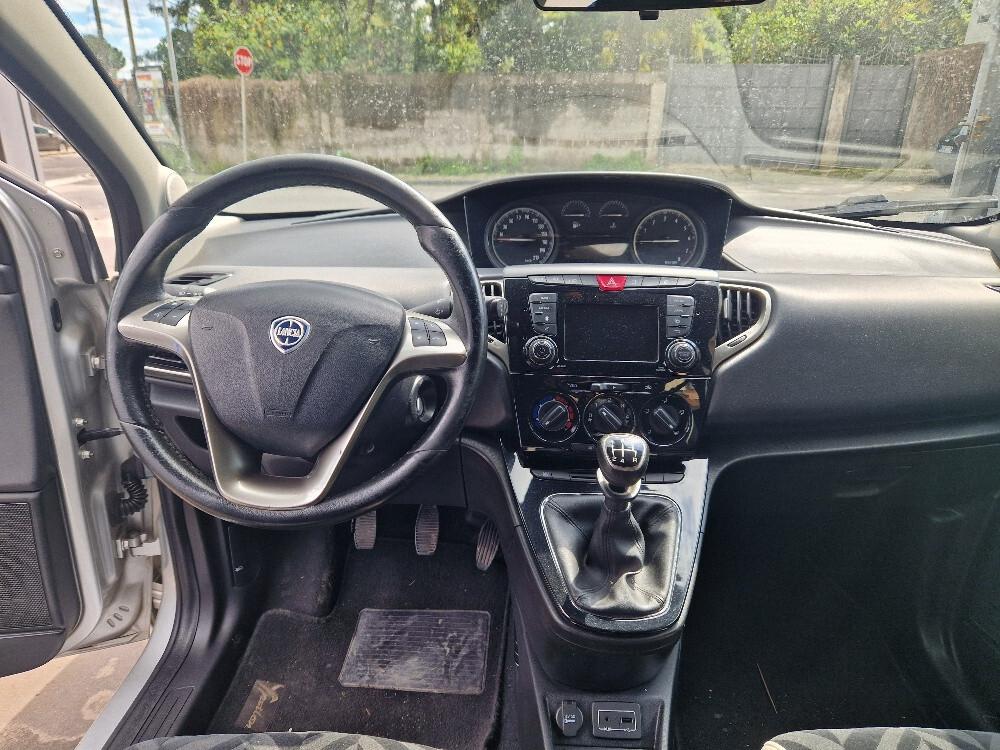 Lancia Ypsilon 1.2 69 CV 5 porte Platinum