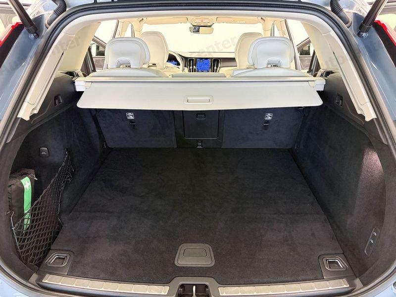 Volvo XC60 T6 PLUG IN ULTIMATE DARK AWD AUT