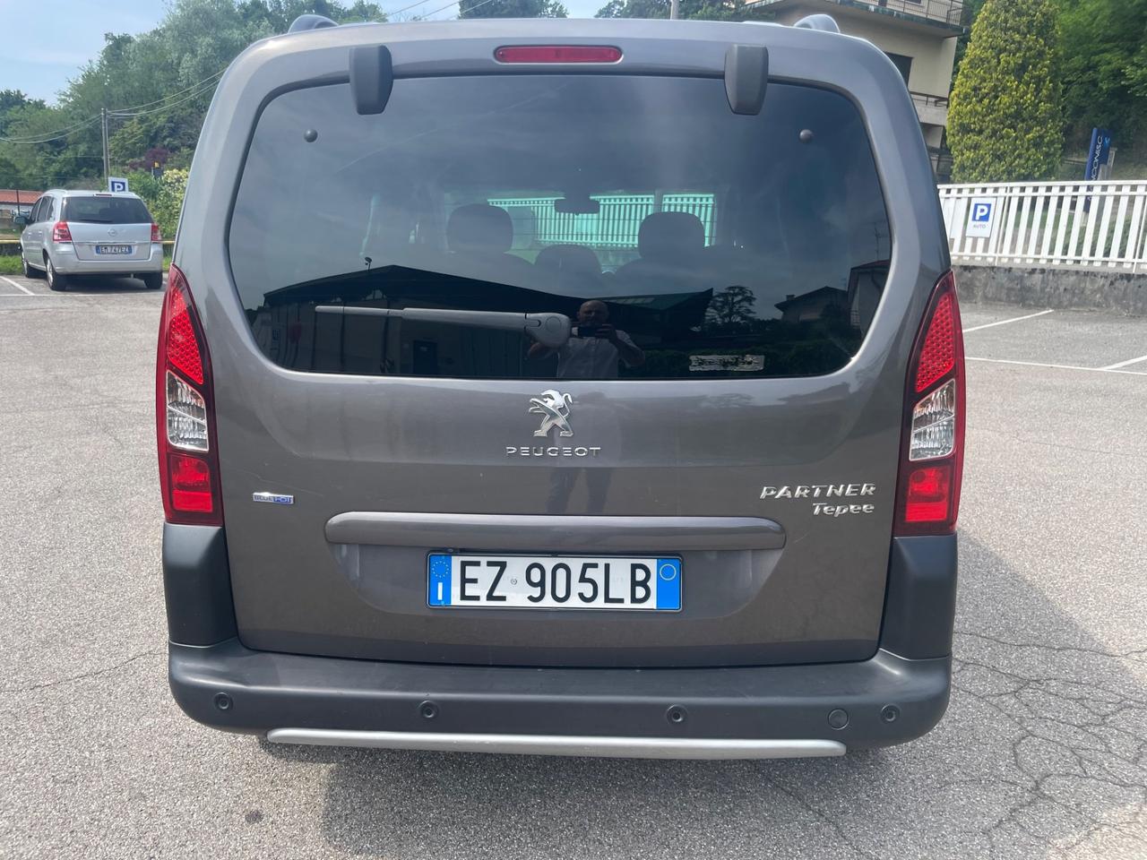 Peugeot Partner Tepee BlueHDi 100 Outdoor