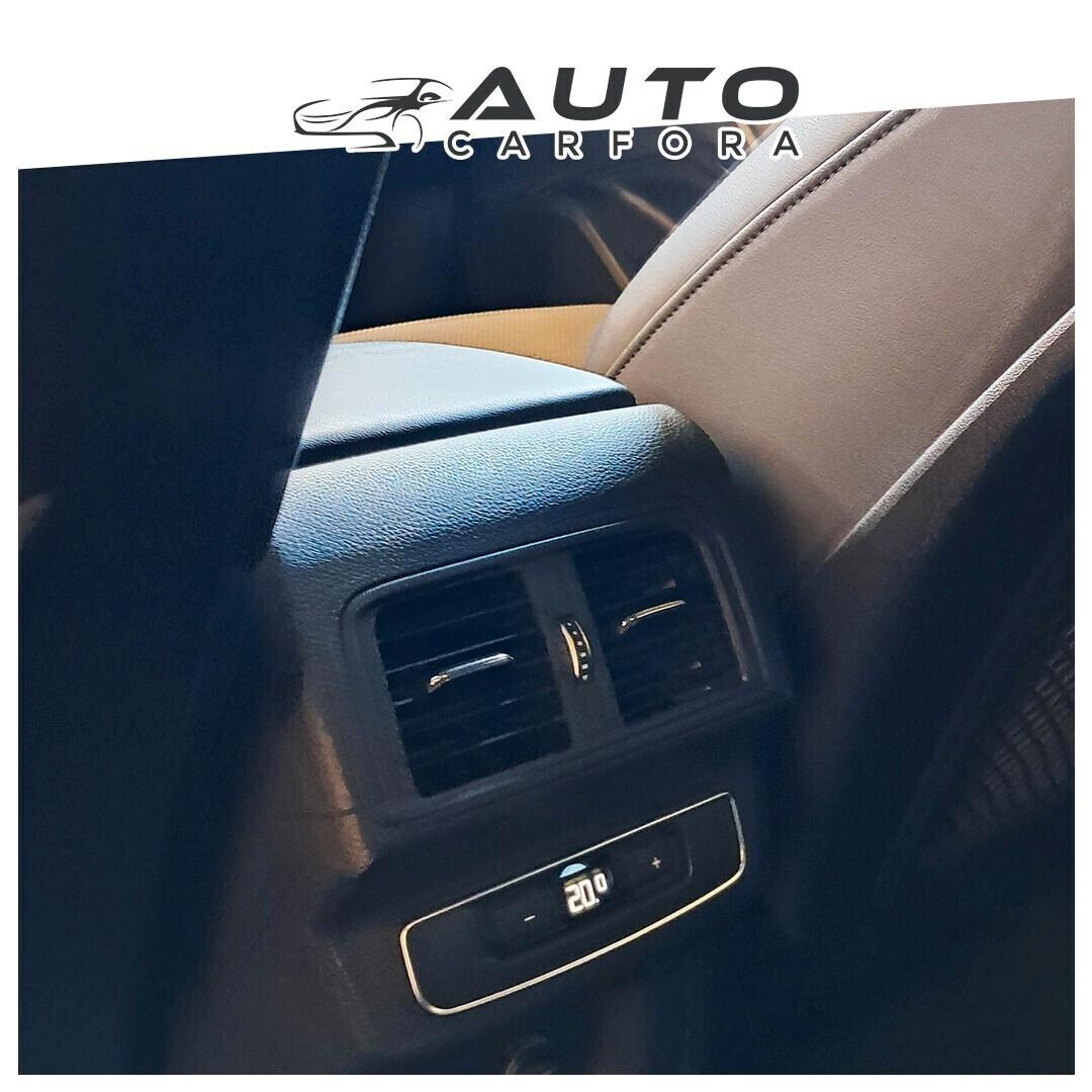 Audi Q5 Sportback 40 tdi Identity Black s-line interno