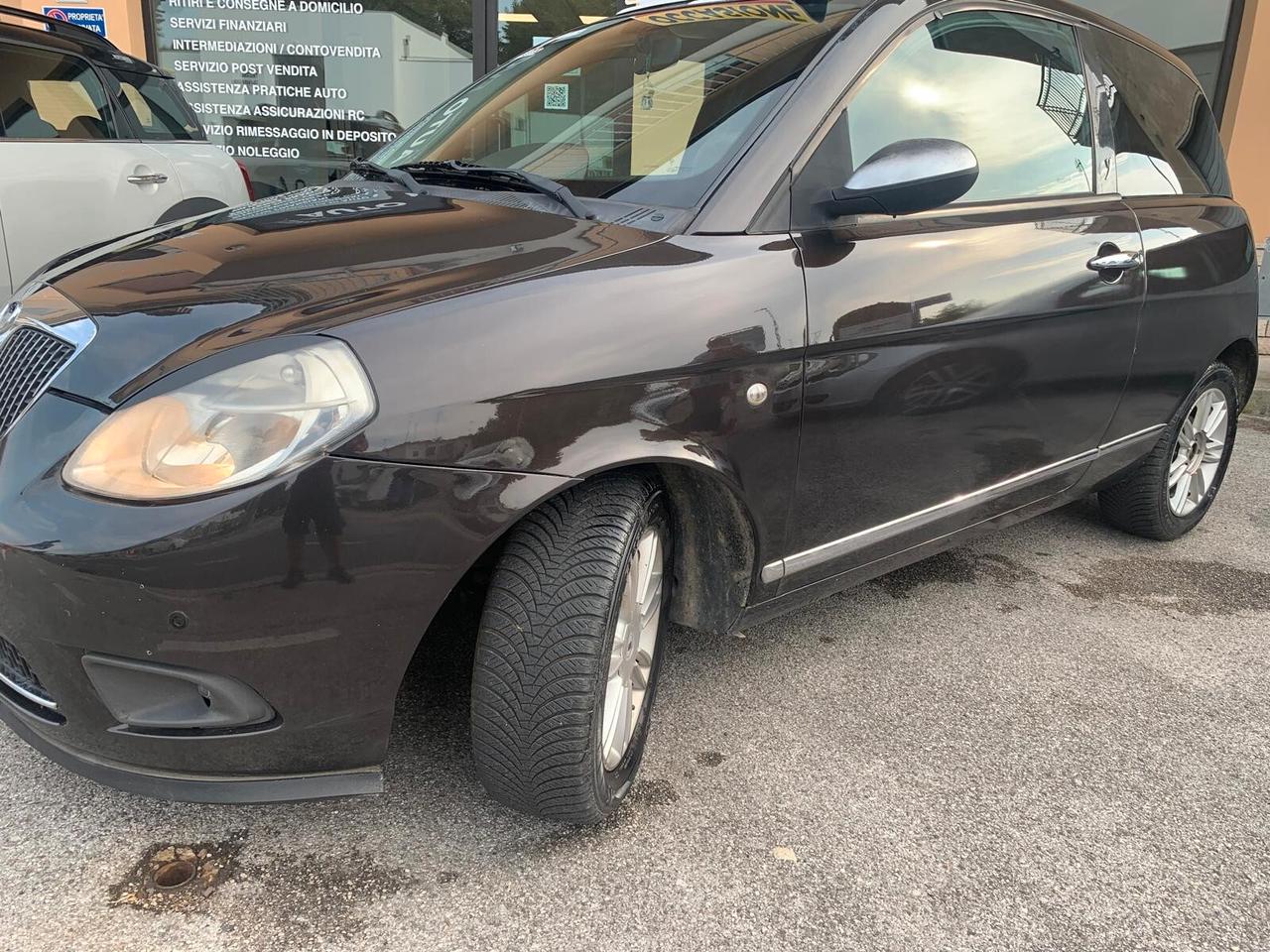 Lancia Ypsilon 1.2 benz Neopatentati