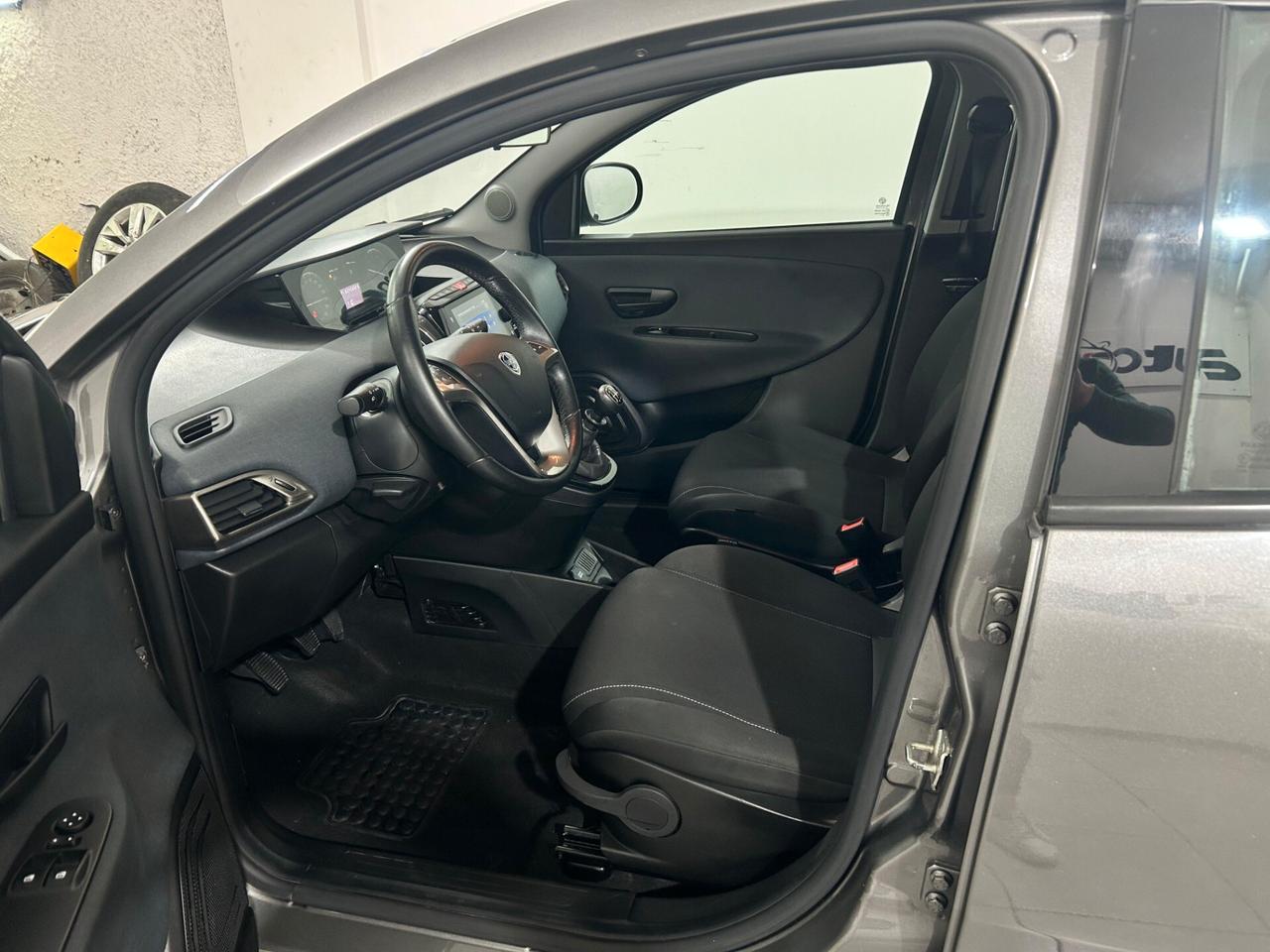 Lancia Ypsilon 1.0 FireFly 5 porte S&S Hybrid Silver Plus