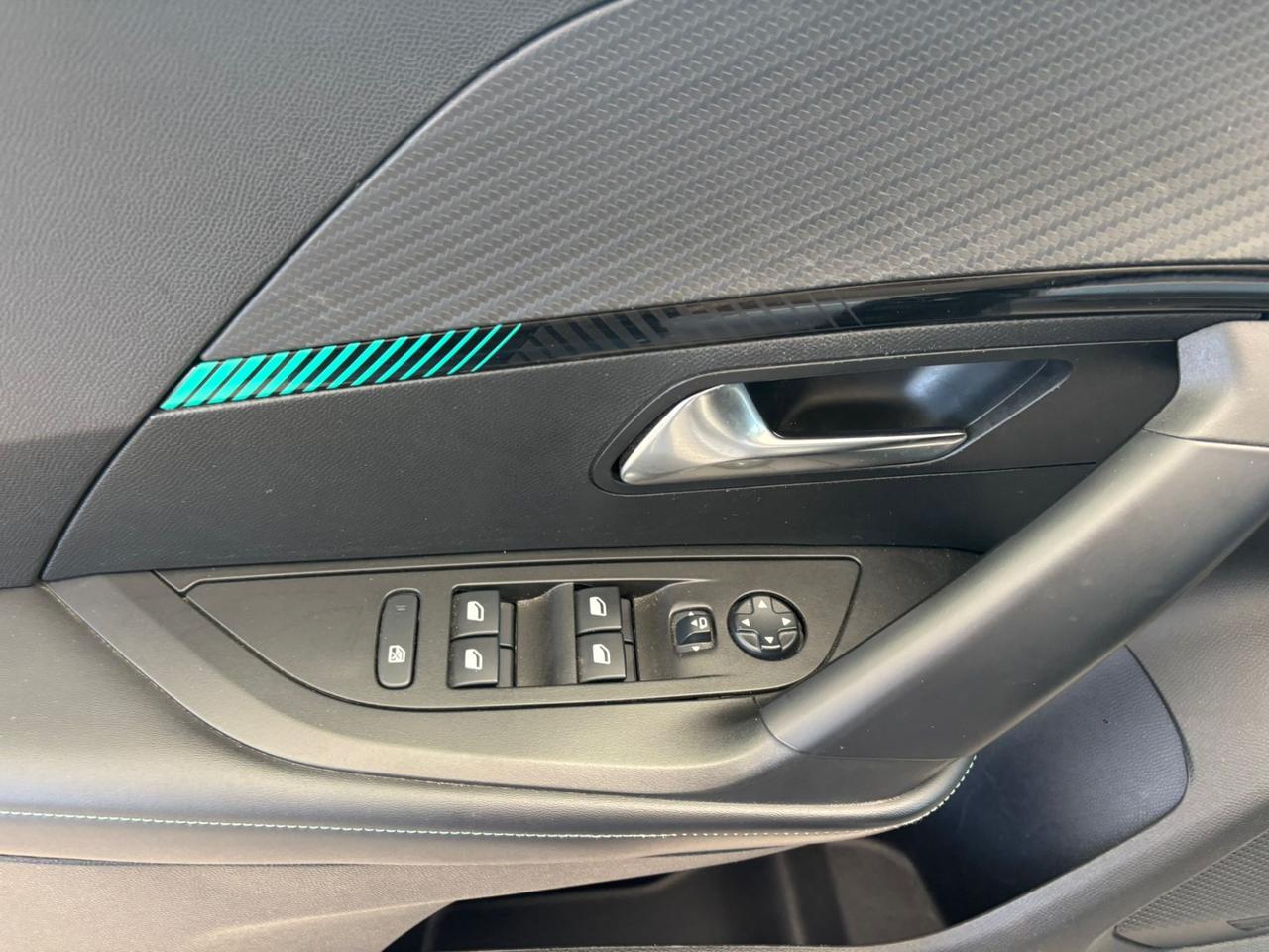 Peugeot 2008 BlueHDi 130 S&S EAT8 Allure \\1