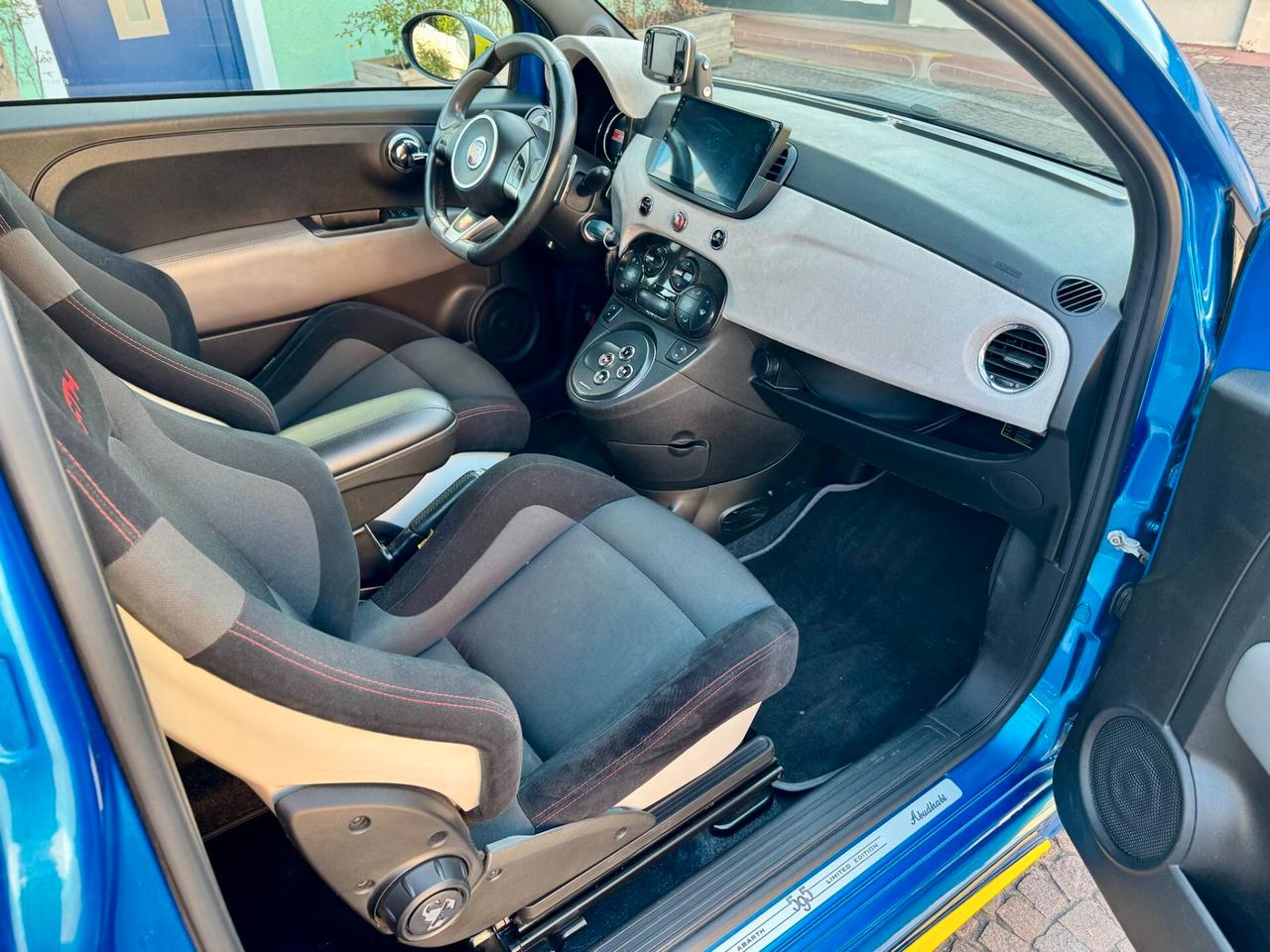 Abarth 500 C 1.4 Turbo T-Jet MTA Bicolore