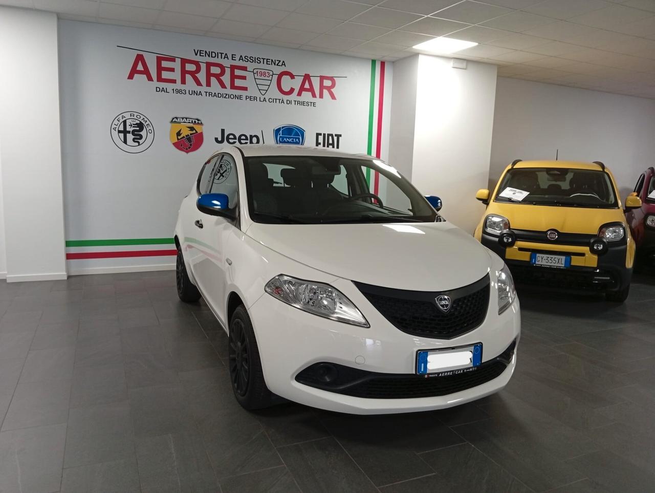 Lancia Ypsilon 1.0 FireFly 5 porte S&S Hybrid Ecochic Silver