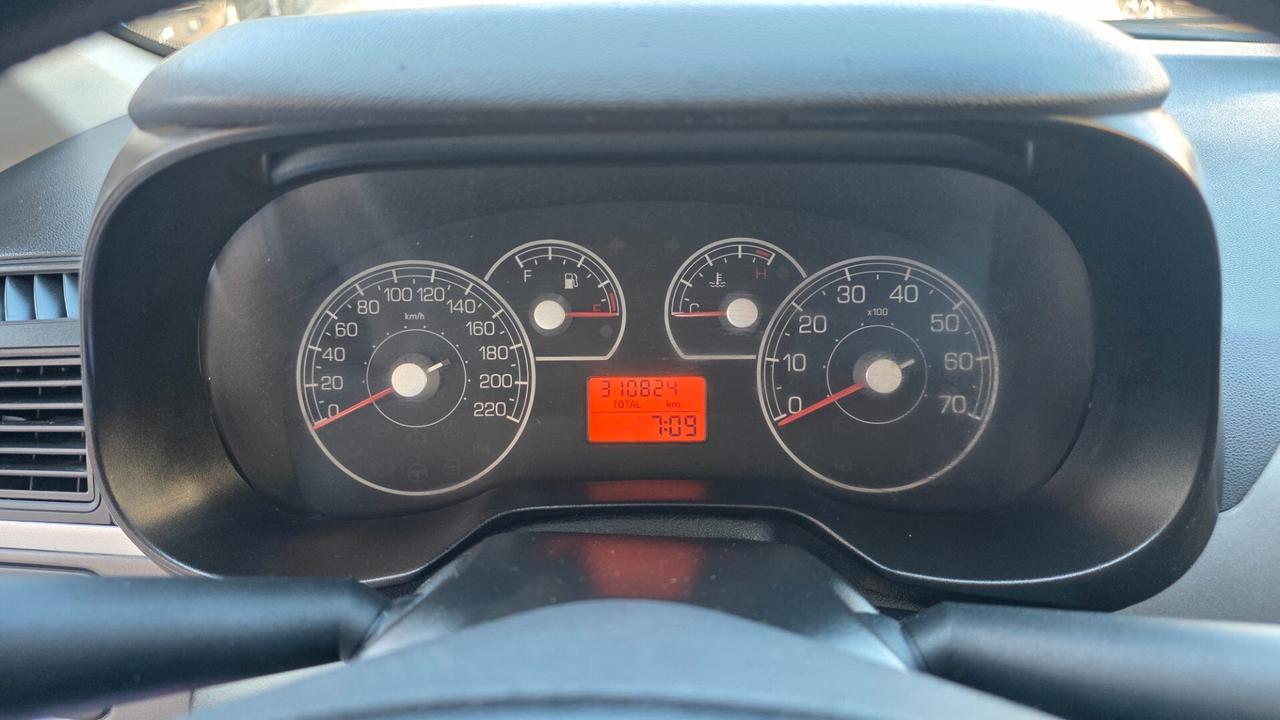 Fiat Grande Punto 1.3 MJT 75 CV 5