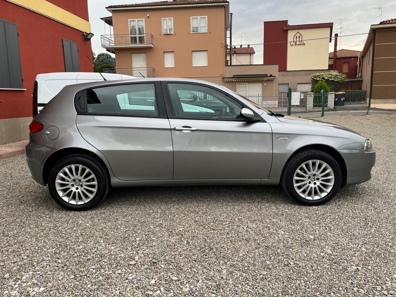 Alfa Romeo 147 1.9 JTD (120) 5 porte Distinctive